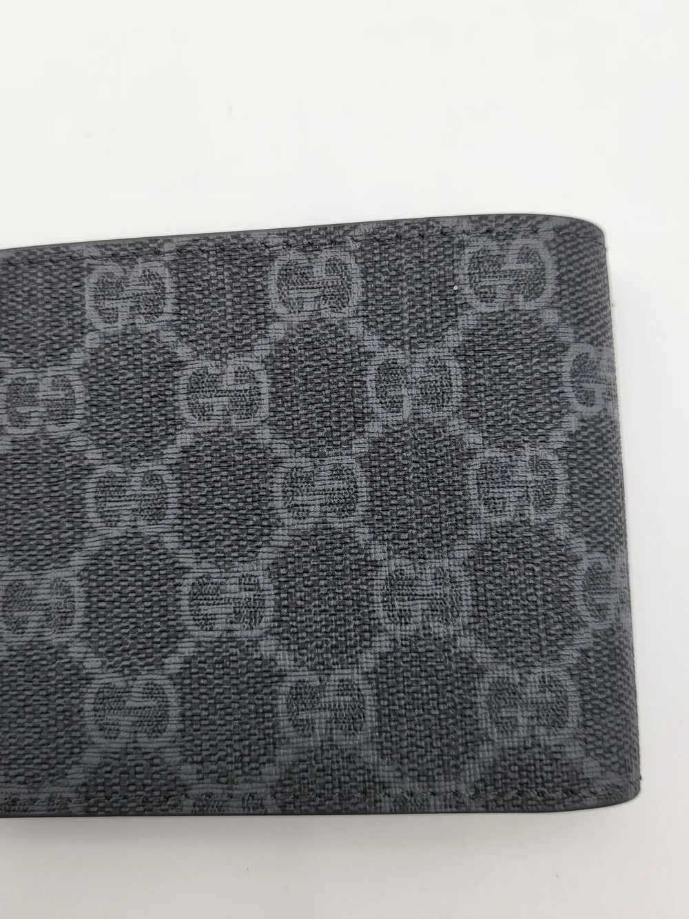 Gucci Bi-Fold GG Supreme Bifold Wallet 768243 in Dark Gray, Pristine condition!!